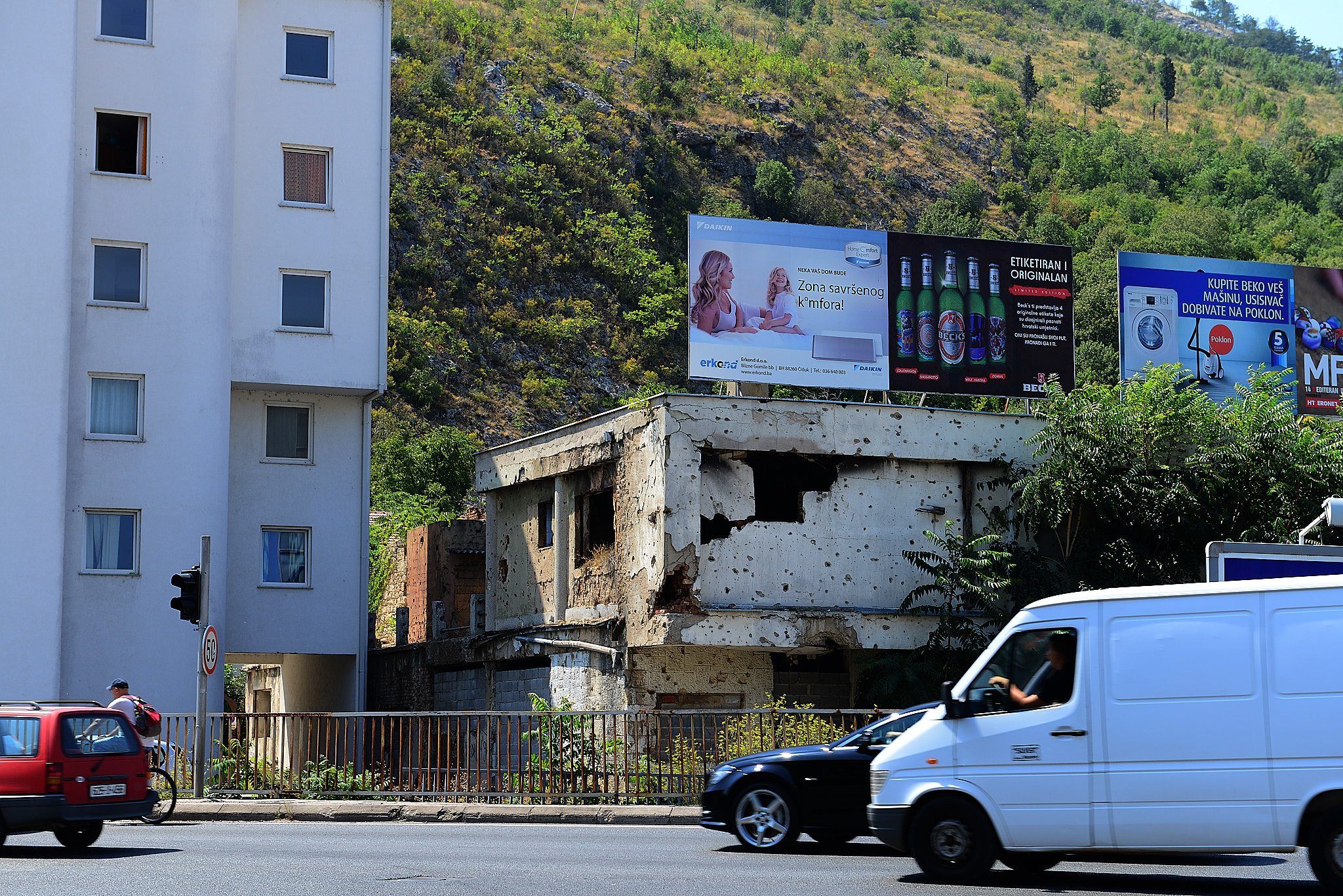 20120814 004 모스타르(내전 총알 자국)
